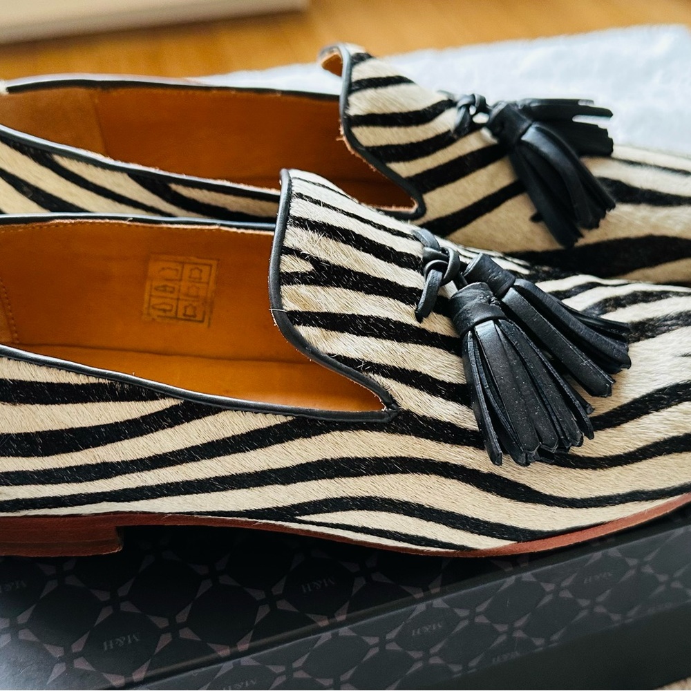 Elegant loafers hairon zebra.